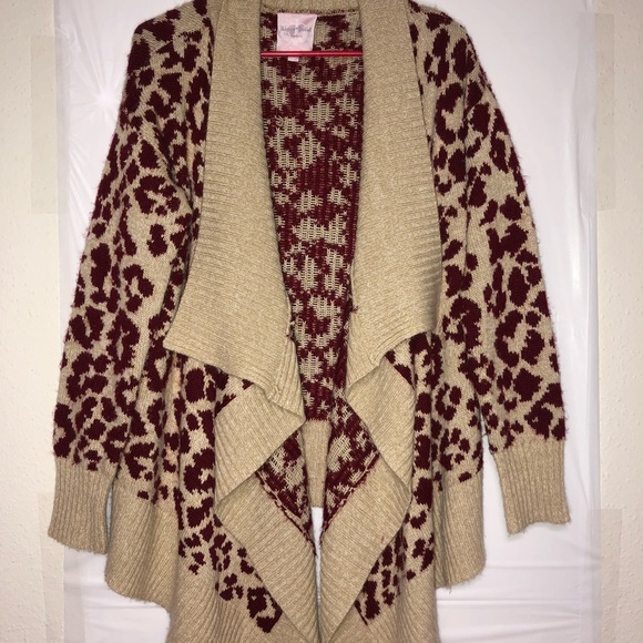 $10 SALE 🥳 Romeo & Juliet chunky Cardigan - Picture 3 of 5